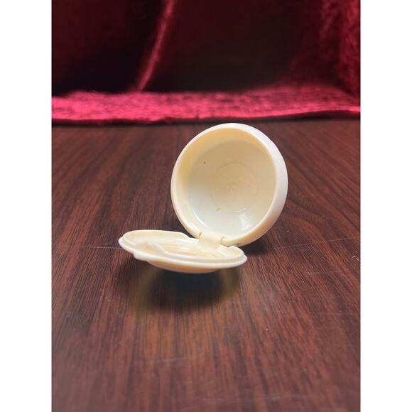 Vintage Trinket Box - Rosary Box - Brass Sacred Heart of Jesus - Hinged Lid - Picture 3 of 7